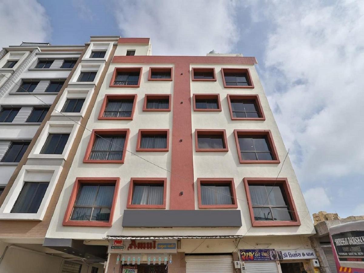 Hotel Kuber Dwārka Buitenkant foto